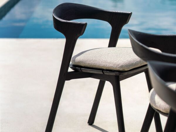 5_Bok_outdoor_black-dining_chair_natural_cushion_web.jpg