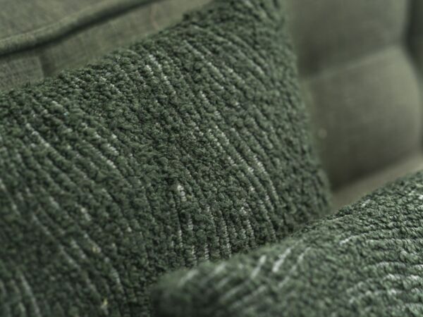 5_Wave_cushion_forest_square_21320_Wave_cushion_forest_lumbar_20255_20256_N701_sofa_moss_det_WEB.jpg