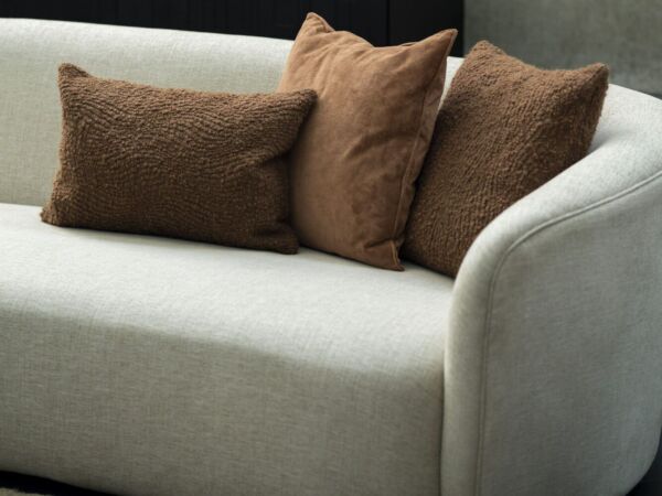 5_Wave_cushion_lumbar_21305_Velvet_cushion_square_21304_Wave_cushion_square_cinnamon_20145_Ellipse_sofa_oatmeal_HQ.jpg