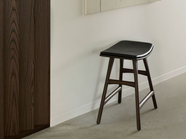 5_Osso_stool_teak_brown_black_leather_web.jpg