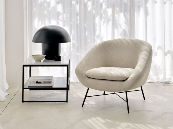 5_Barrow_lounge_chair_offwhite_60090_Stone_side_table_marble_white_carrara.jpg