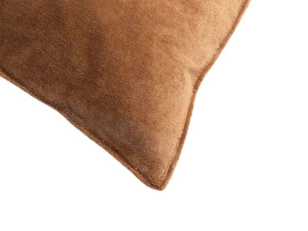 2_zDetail_Velvet_cushion_cover_Cinnamon_det.jpg
