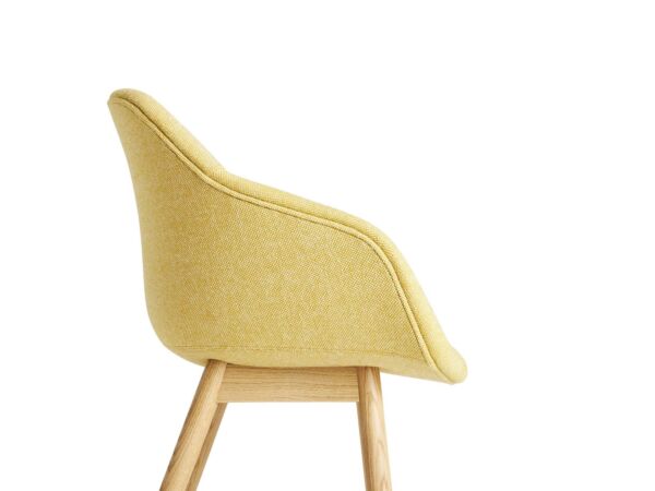 2_zAC090-A108-AA25-01HS_AAC 213 Soft Halligdal 407_wb lacquered solid oak_detail 03 (1).jpg