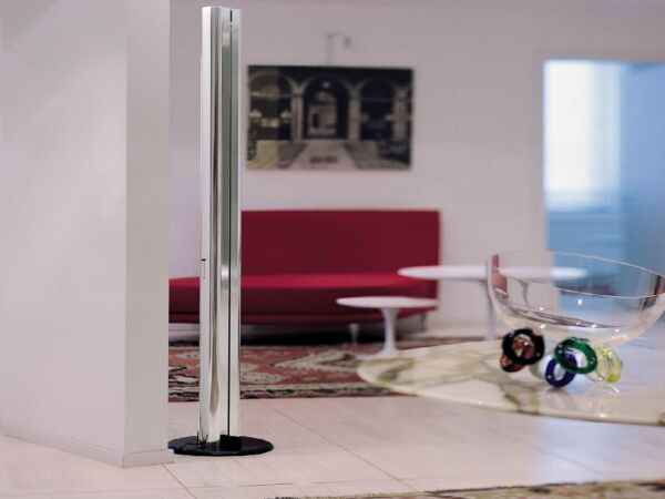 5_Artemide-Megaron-Terra-LED-Stehleuchte-aluminiumgrau-Ambiente.jpg