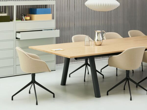 5_AAC 221 uph Nico 024 polished 4 star swivel base_Boa Table wb lacquered oak tabletop charcoal powder coated alu frame.jpg