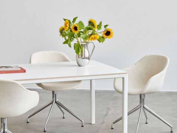 5_AAC 221 uph Remix 113_polished alu base_Factor Linear Suspension Lamp 1500 clear anodised alu_T12 Table white 01.jpg