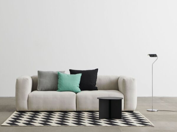 5_Lamp_iron_black_Slit_Table_Round_black_Shift_Kelim_Rug_black.jpg