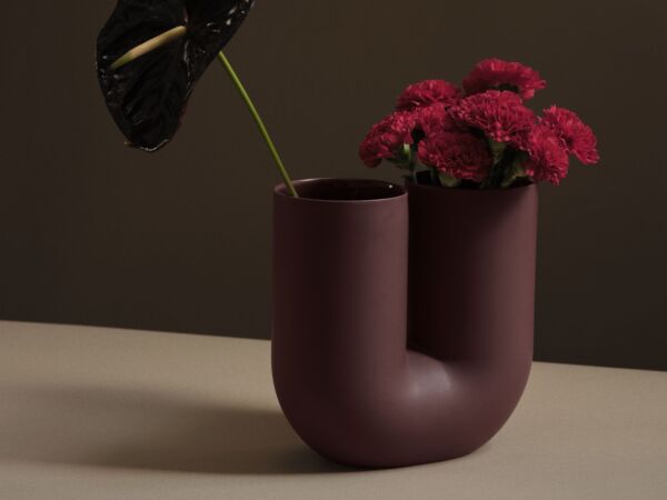 5_Kink-vase-deep-red-concept-muuto-org.jpg