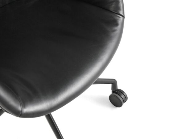 2_zAA226-A108-AA36-02BC_AAC 25 Soft_Sense black_black powder coated base_detail 01.jpg