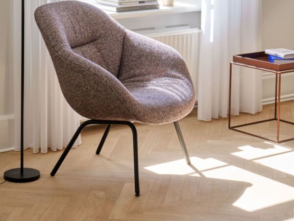 5_AAL 87 Soft Swarm multi colour black powder coated steel base_Marselis Floor Lamp black_Tray Table chocolate high gloss.jpg