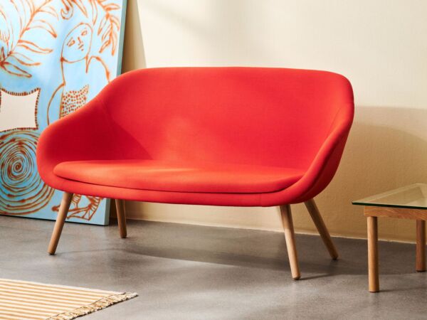 5_AAL Sofa Fiord 571 wb lacquer oak base_Kofi clear glass tabletop wb lacquer oak frame_PC Table Lamp soft black.jpg