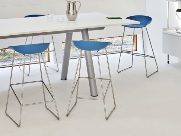 5_Boa High Table L280xW110xH95 white laminate metallic grey powder coated frame_AAS 38 H75 azure blue 2.0 seat stainless steel base.jpg
