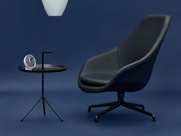 5_Nelson Cigar Bubble Pendant L_Table Clock white_DLM black_AAL 91 uph Sense black w cushion Sense black black base.jpg
