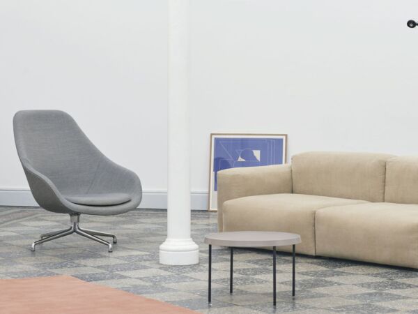 5_Mags Soft Low 2,5 seater combination 1 Linara 216_Tulou Coffee Table mocca_Fifty-Fifty Floor black_AAL 91 Remix 133 alu base.jpg