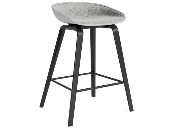 2_AA007-D166-AA25-01CF_AAS 32 H65 concrete grey 2.0 shell_front uph Hallingdal 116_black wb laquered base_black stainless steel footrest.jpg