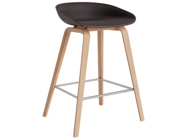 2_AA003-D133-AA36-02BE_AAS 32 H65 raisin 2.0 shell_front uph Sense Dark Brown_wb laquered oak base_stainless steel footrest.jpg