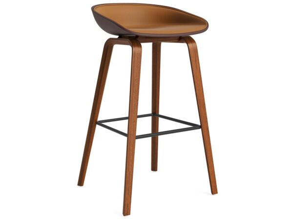 2_AB247-D133-AA36-02AS_AAS 32 H75 raisin 2.0 shell_front uph Sense Cognac_wb laquered walnut base_black stainless steel footrest.jpg