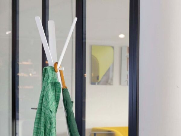 5_Cascando_coat-stand_Bend_0026_LR-683x1024.jpg