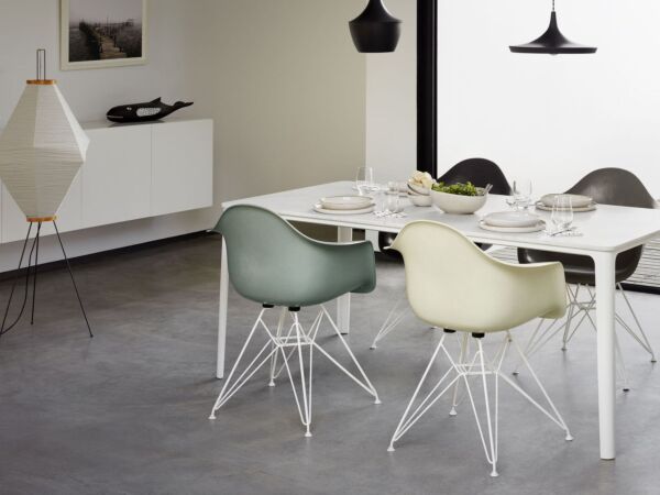 5_Akari 13A Lampe Noguchi5.jpg