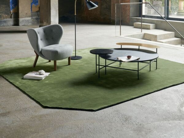 5_andtradition-The-Moor-Teppich-AP8-300-x-300-cm-pine-green-Situation.jpg