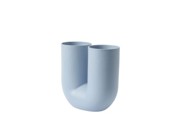 2_Kink-vase-light-blue-angle-Muuto-5000x5000-hi-res_8.jpg