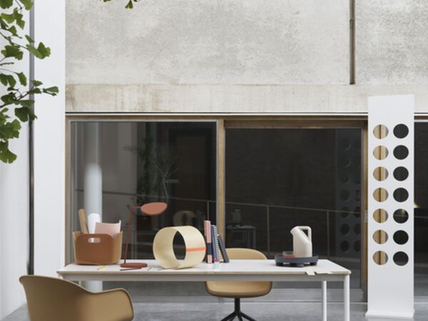 5_fiber-arm-chair-with-castors-base-table-leaf-lamp-restore-platform-tray-tub-jug-muuto-org_3.jpg