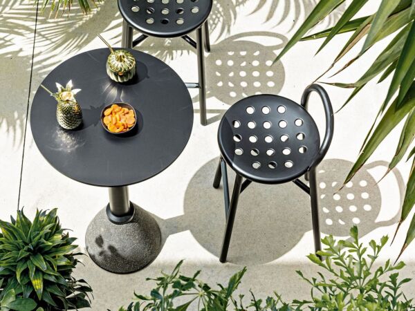 5_Magis_Pipe_stool_ambient_group_SD1200_black_01.jpg