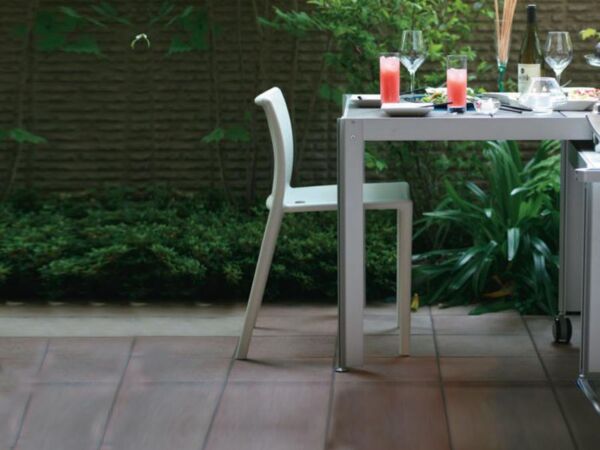 5_Parallèle_mobilier_contemporain_chaises d'exterieur_air chair_Magis2.jpg