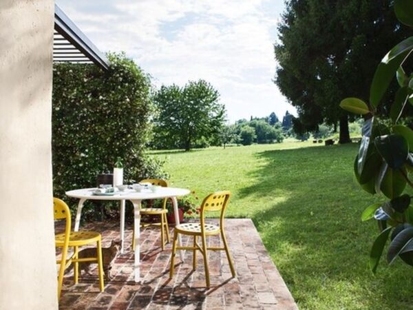 5_Magis_Table-First-Outdoor-Tisch-rund_498x498-ID970131-1980531c1e9798b7a92e2e02ea095a89.jpg