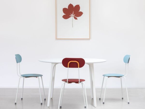 5_chaise-empilable-mariolina-bordeaux-pietement-blanc_madeindesign_425011_original.jpg