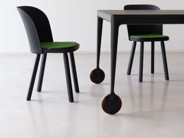 5_Magis_alpina_chair_ambient_SD2940_black_black_alpina_cushion_SD1280_torrilana-rico_420_big-will_table_TV3032_black_black-glass_01_gallery.jpg