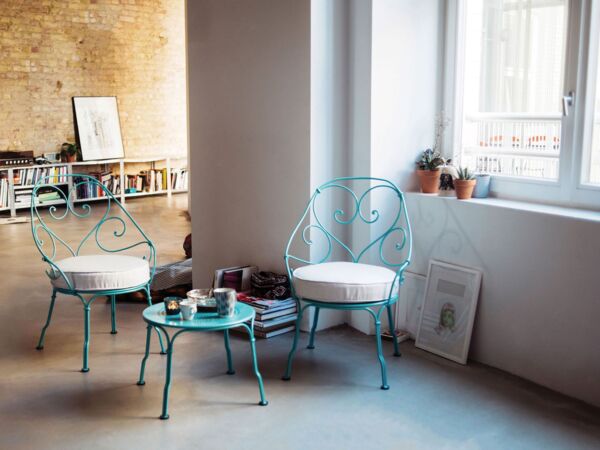 5_Fauteuil-et-table-basse-1900-mobilier-Fermob-scene.jpg