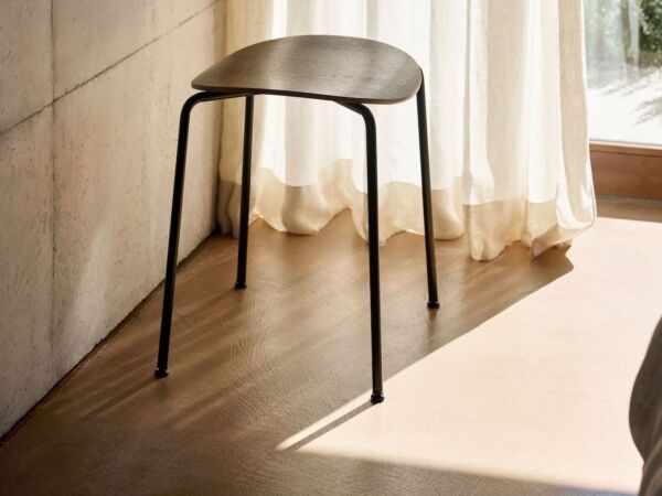 5_pavilion-av36-stool-walnut-and-black-tradition.jpg
