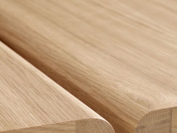 2_zTable-OS4_Veneer-Oak-w.-Oak-Legs_Detaile-1200x1600.jpg