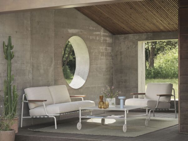 5_Settle-sofa-2-laze-1-grey-flow-coffee-table-ply-rug-recycled-poly-moss-green-ridge-vase-16-white-frosted-glass-muuto-org_7.jpg