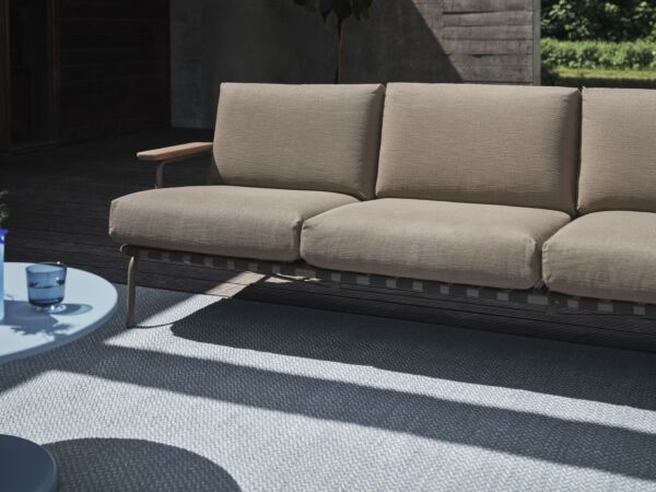 5_Settle-sofa-3-ribbed-weave-5-taupe-ply-rug-recycled-polyester-light-blue-muuto-org_7.jpg