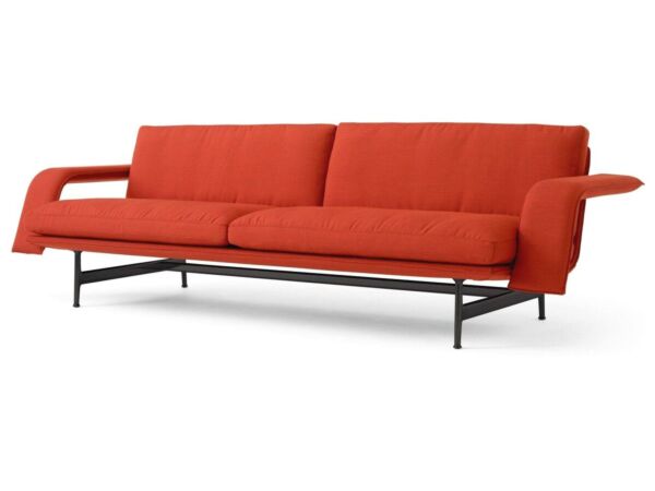 1_Meantime-Sofa-AV31_Warm-Black-Base-w.-Fiord-0571_Angled-Front-1200x1600.jpg