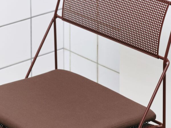 5_X-Line Chair iron red powder coated seat back and iron red powder coated steel base_Seat Cushion for X-Line Chair Outdoor iron red textile 01.jpg