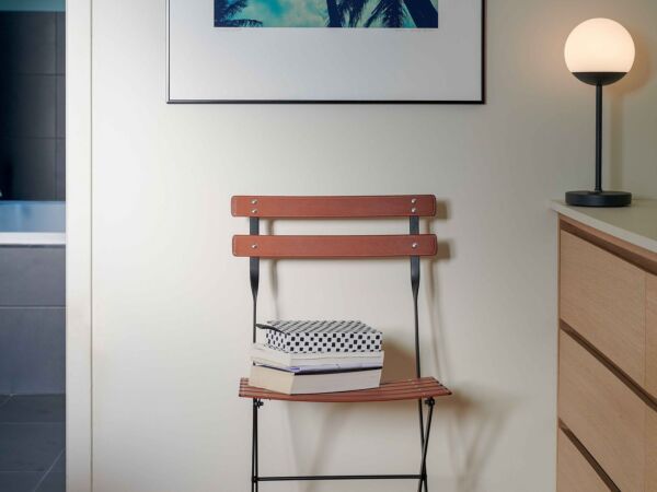 5_Bistro Chaise cuir 04.jpg