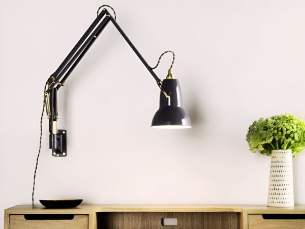 5_OriginalBrassWallMountedLamp.jpg