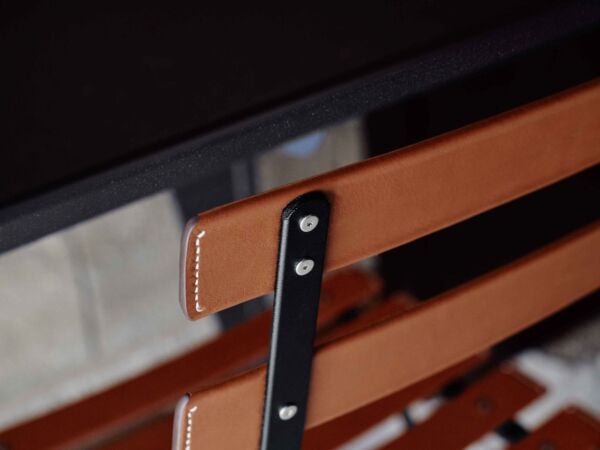 5_Bistro Chaise cuir.jpg