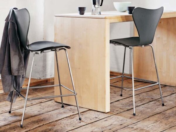 5_serie-7-arne_jacobsen_series-7_counter-stool-fritz-hansen-942.jpg