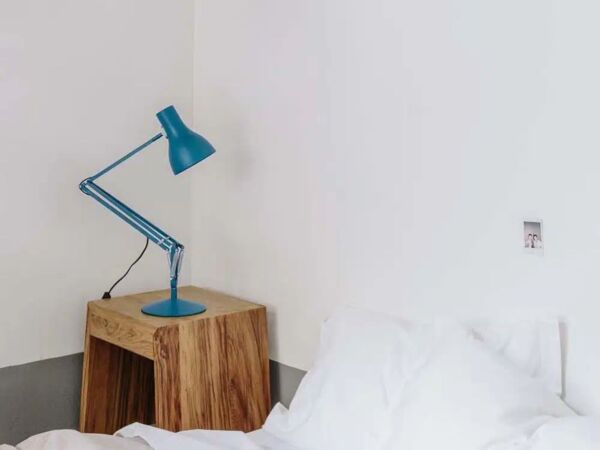 5_type75_DeskLampBlueAmbiance.jpg