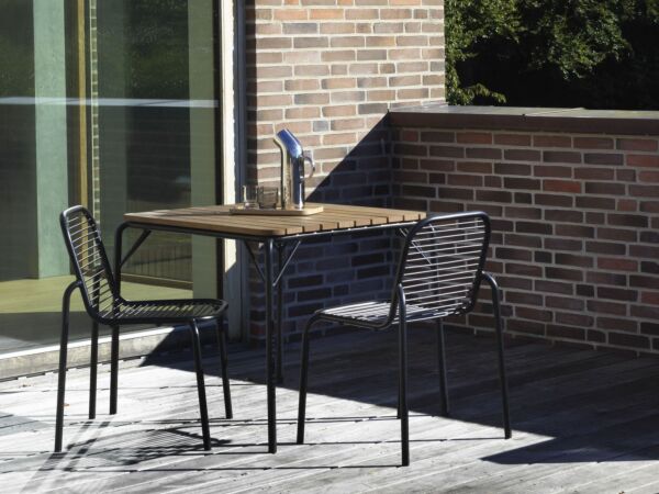 5_Vig_Chairs_Black_Vig_Table_90x80cm_Robinia_Black_Pipe_Pitcher.jpg
