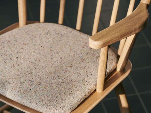 5_J42wb_lacquer_oak_Seat_Cushion_Bolgheri LGG60.jpg
