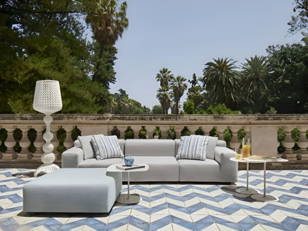 5_plastics_outdoor_ambiance1.jpg