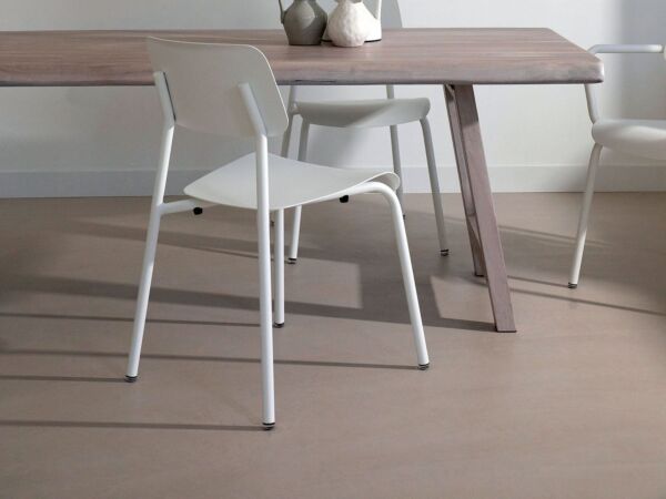 5_Studi Chaise.jpg