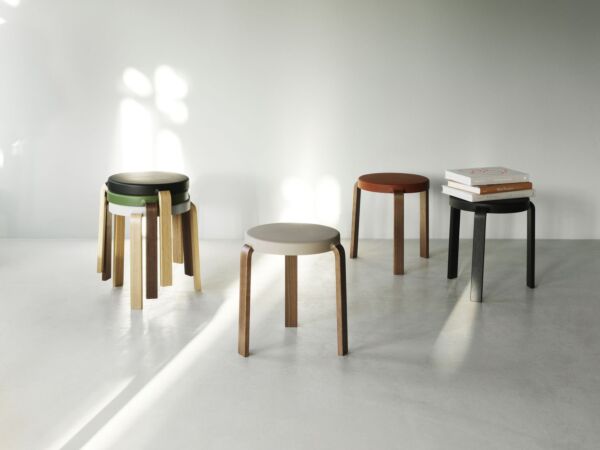 5_Tap Stool Oak01.jpg