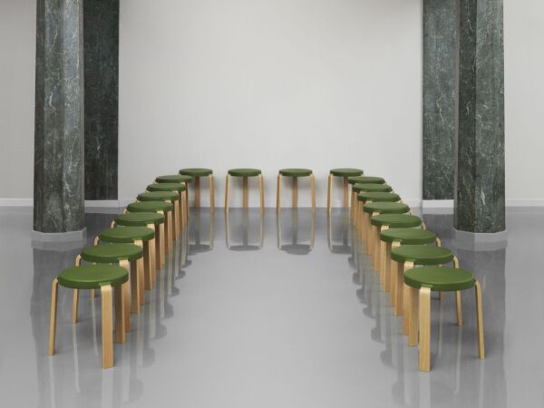 5_Tap Stool Oak05.jpg