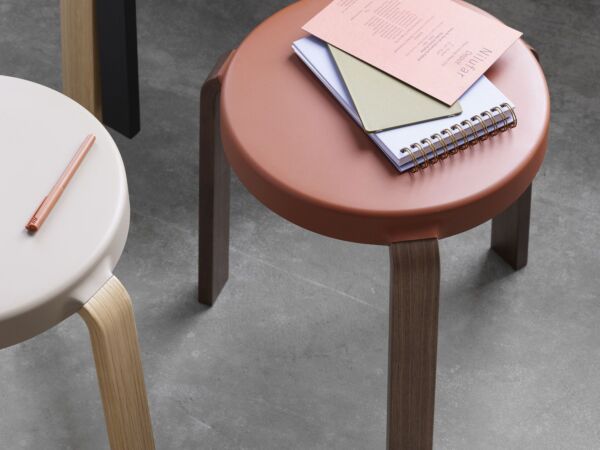5_Tap Stool Walnut02.jpg